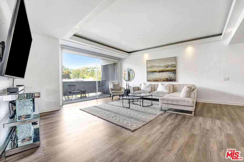Condo For Rent - 7250 Franklin Avenue #503<br/> Los Angeles, CA 90046