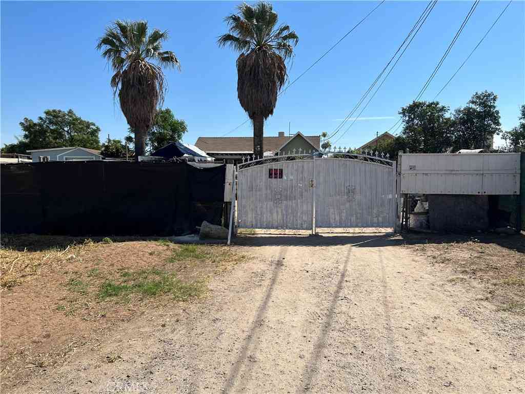 Homes For Sale - 9206 Limonite<br/> Jurupa Valley, CA 92509