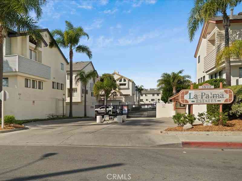 Townhouse For Sale - 15111 Freeman<br/> Lawndale, CA 90260