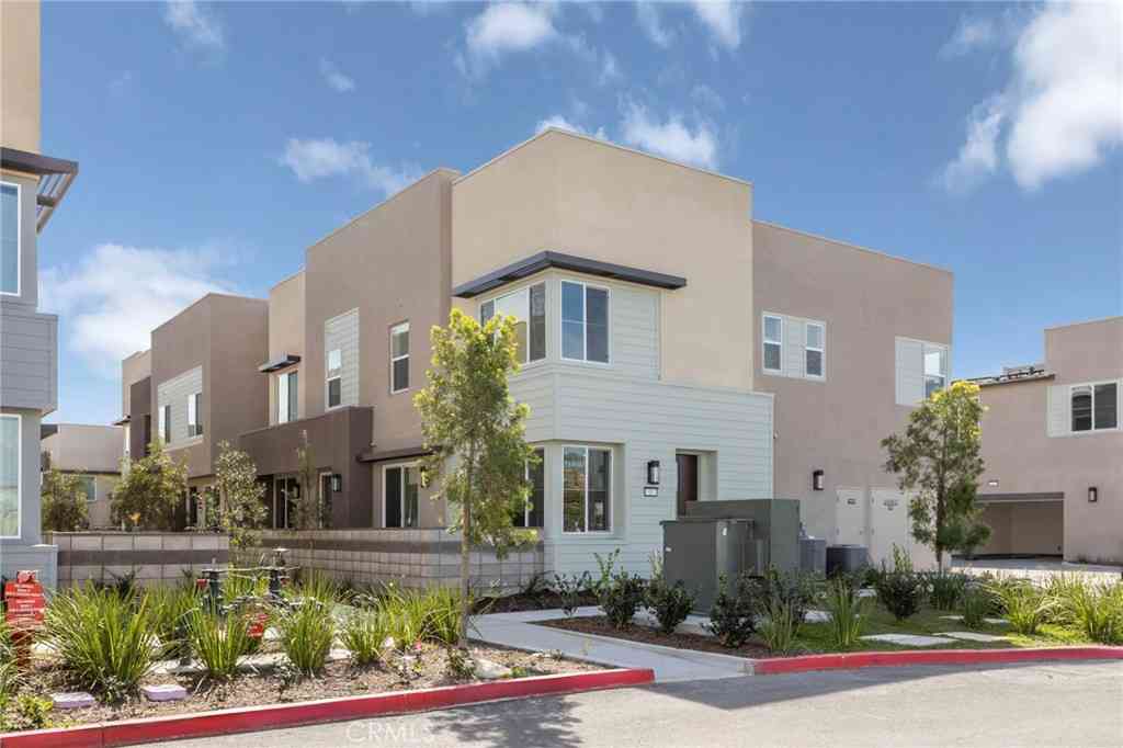 Townhouse For Sale - 3648 S. Eichler Paseo #5<br/> Ontario, CA 91761