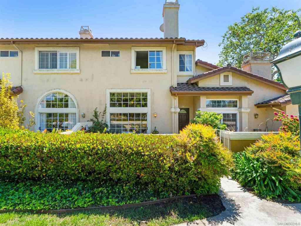Condo For Sale - 4050 Porte De Palmas #26<br/> San Diego, CA 92122