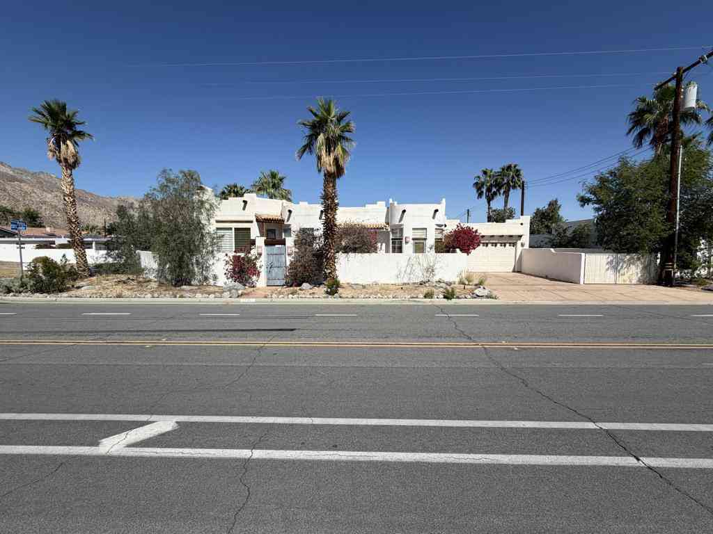 Homes For Sale - 77360 Calle Tecate<br/> La Quinta, CA 92253