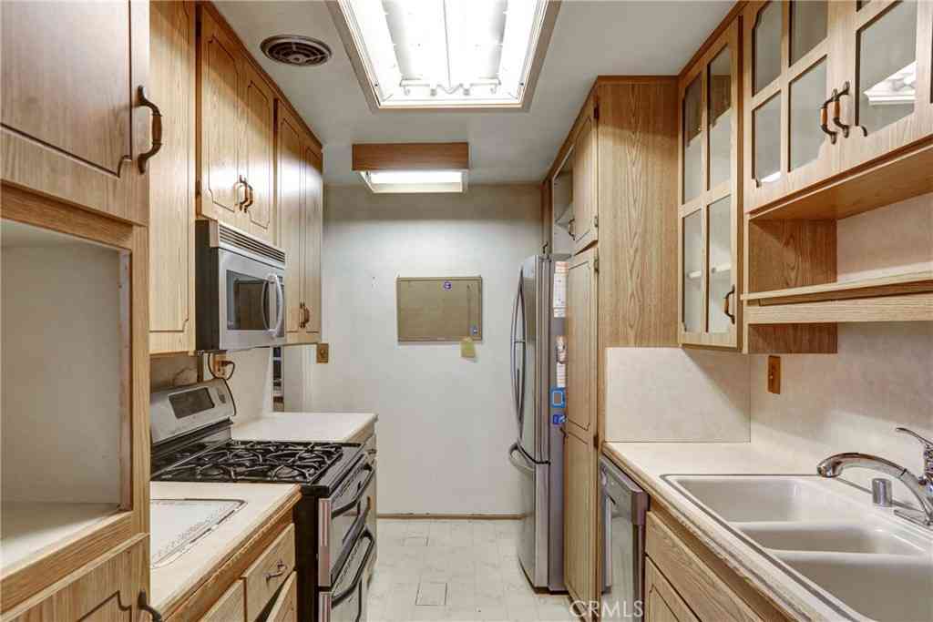 Condo For Sale - 6405 Green Valley Circle #203<br/> Culver City, CA 90230