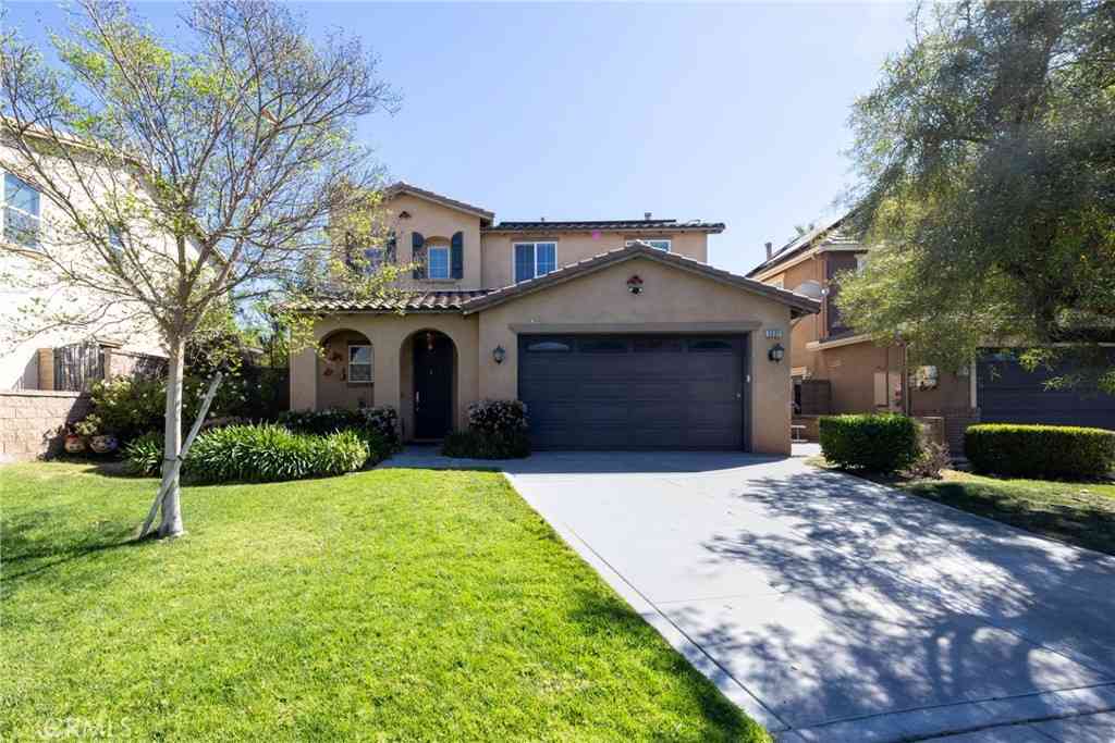 Homes For Sale - 5537 Hartness Court<br/> Fontana, CA 92336