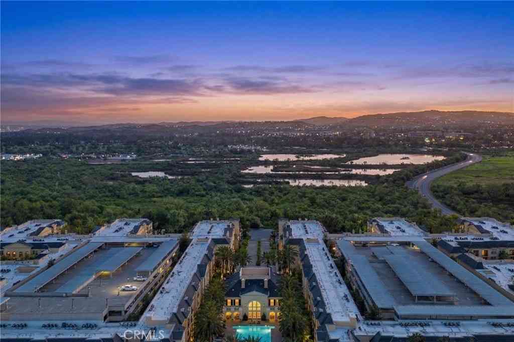 Condo For Sale - 3105 Scholarship<br/> Irvine, CA 92612