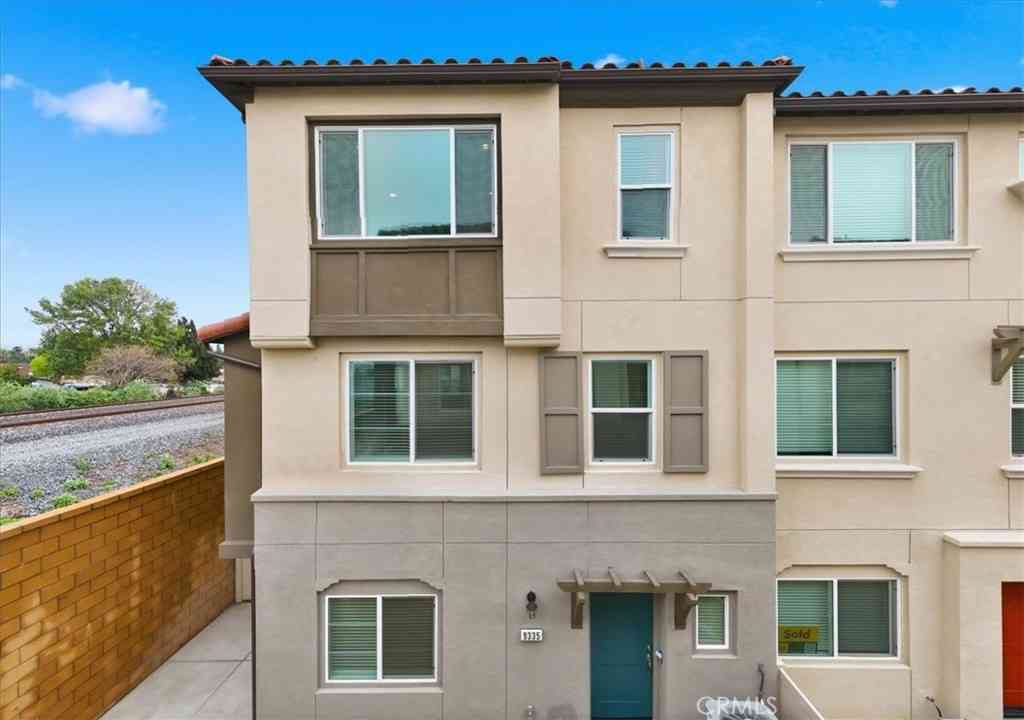 Townhouse For Sale - 9335 Via Azul<br/> Pico Rivera, CA 90660