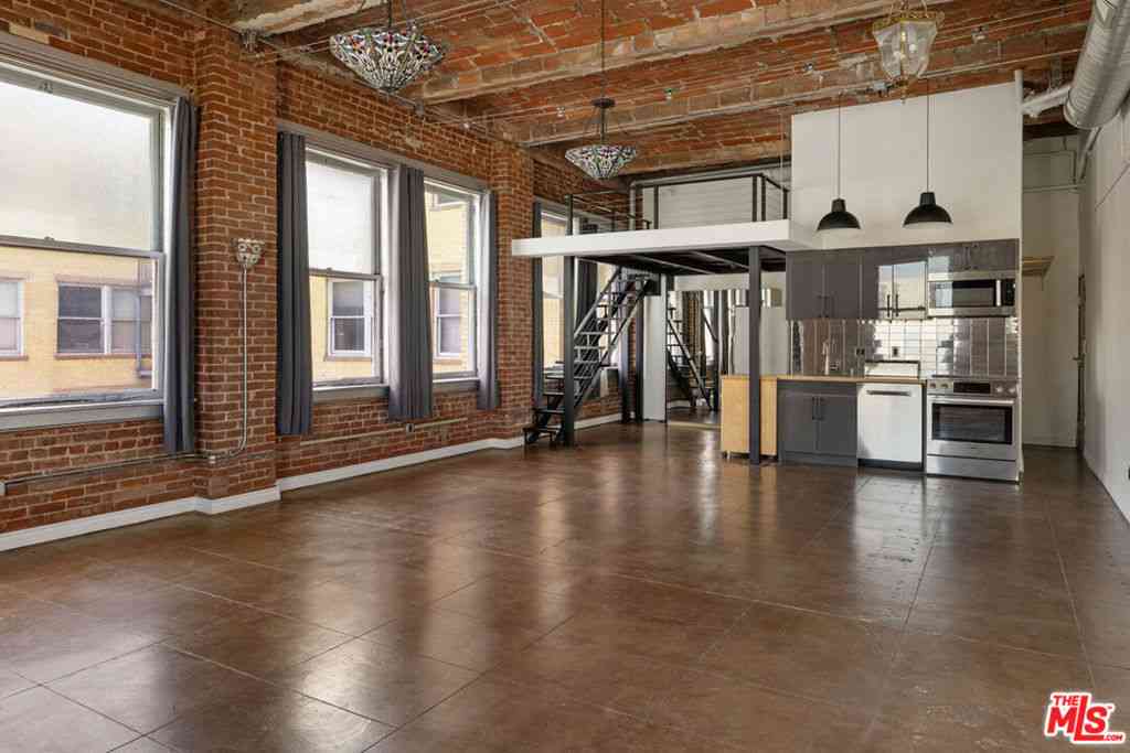 Condo For Sale - 215 W 7th Street #1302<br/> Los Angeles, CA 90014