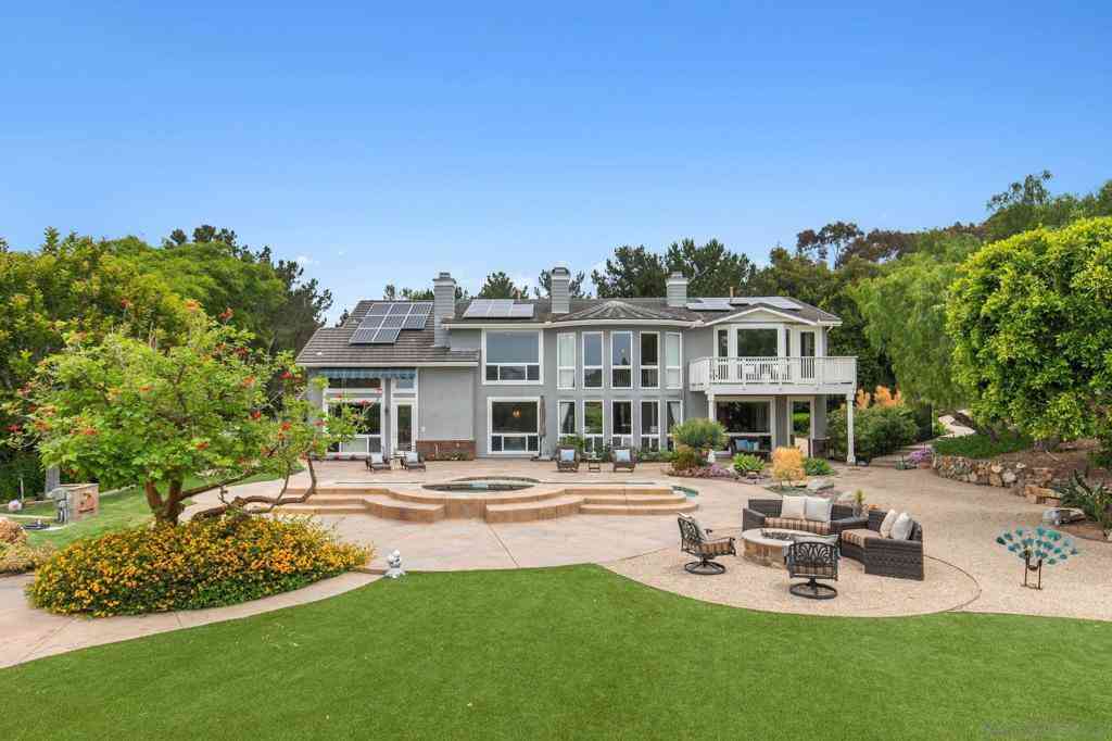 Homes For Sale - 521 Latigo Row<br/> Encinitas, CA 92024