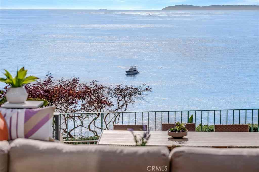 Homes For Sale - 32091 Coast Highway<br/> Laguna Beach, CA 92651
