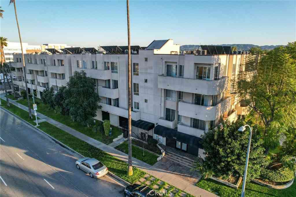 Condo For Sale - 19350 Sherman Way #338<br/> Reseda, CA 91335