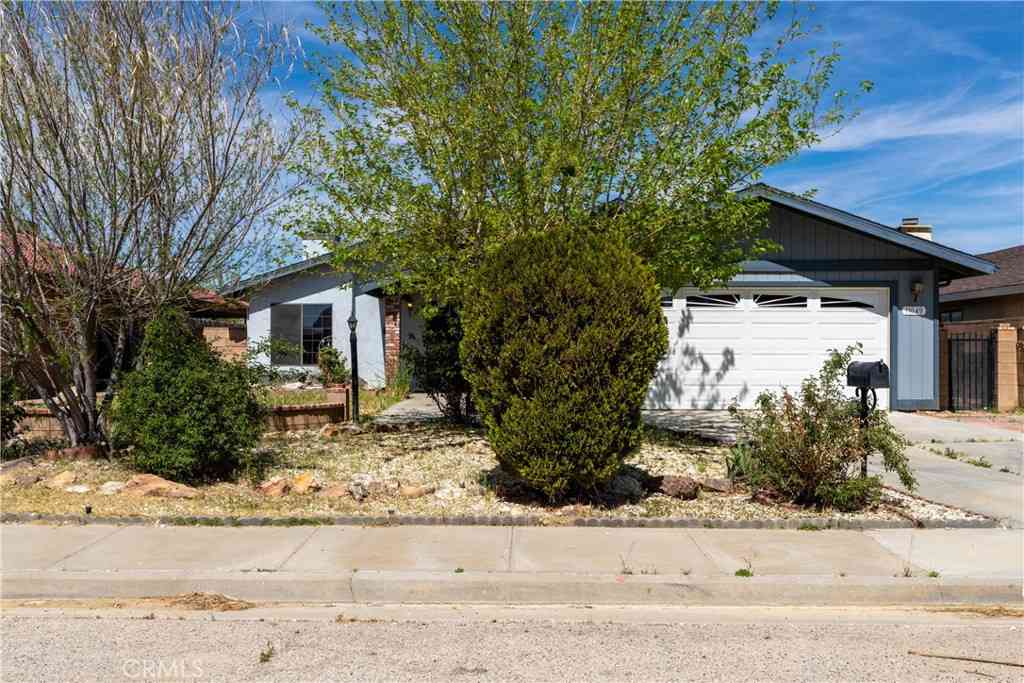 Homes For Sale - 11049 Rome Beauty Drive<br/> California City, CA 93505
