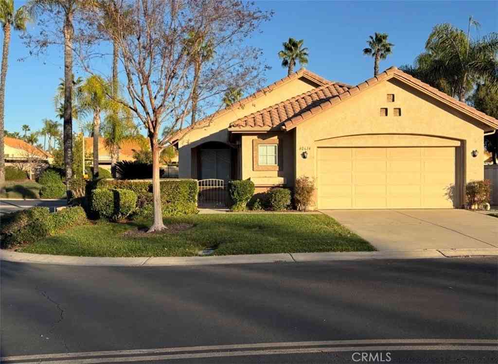 Homes For Sale - 40614 Calle Galacia<br/> Murrieta, CA 92562