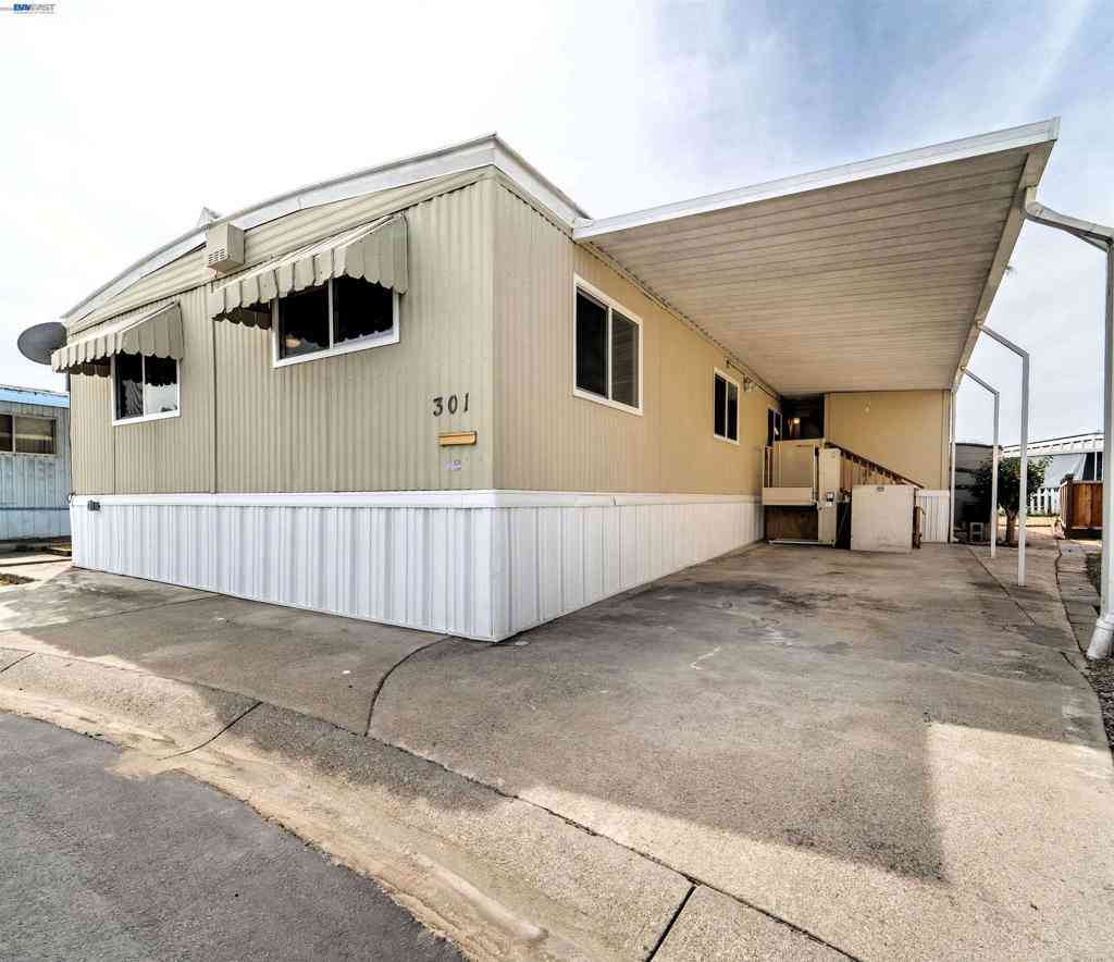Mobile Home For Sale - 301 Maui Circle<br/> Union City, CA 94587