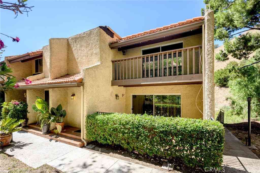 Townhouse For Sale - 9555 Via Venezia<br/> Burbank, CA 91504
