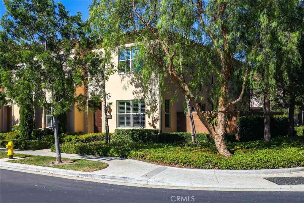 Condo For Sale - 83 Henson<br/> Irvine, CA 92620