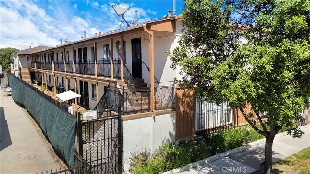 Homes For Sale - 1885 Locust<br/> Long Beach, CA 90806