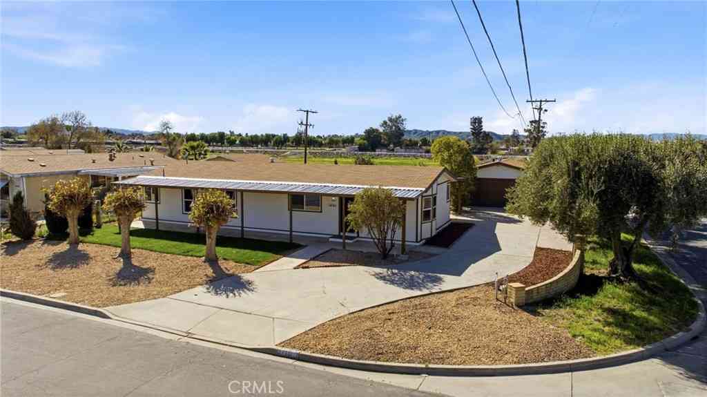 Mobile Home For Sale - 24761 Wendell Drive<br/> Hemet, CA 92544