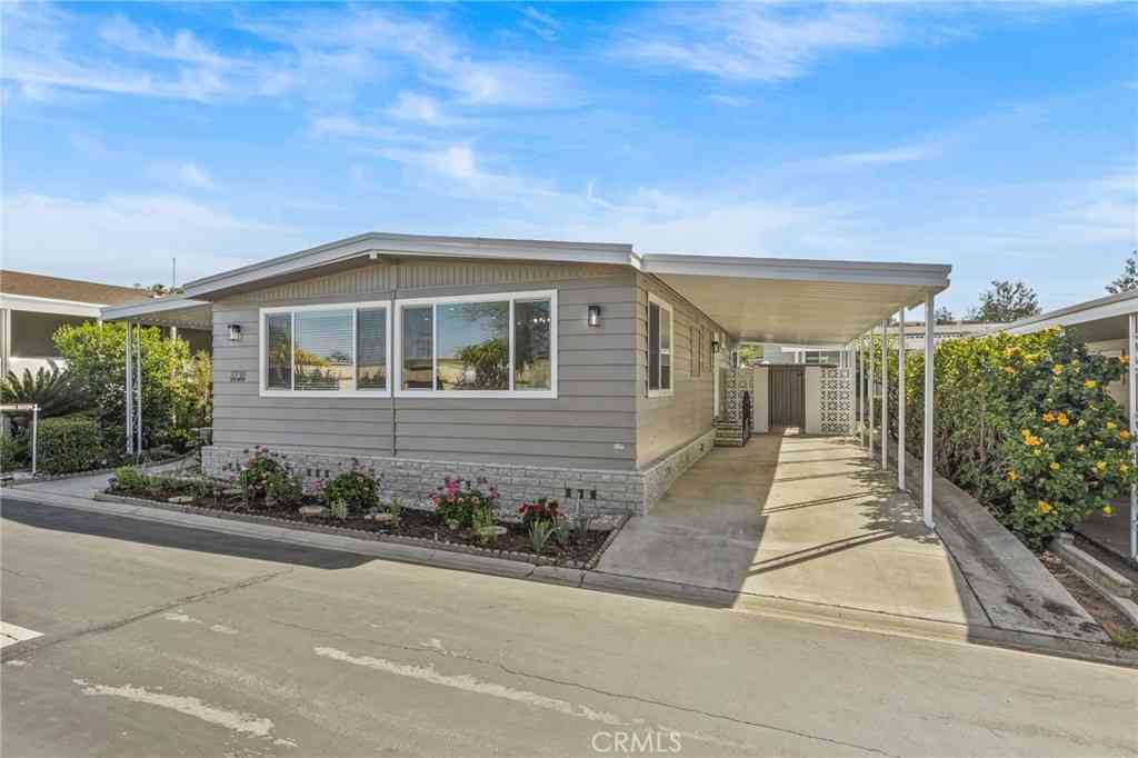 Mobile Home For Sale - 3738 Lake Side Drive #75<br/> Yorba Linda, CA 92886