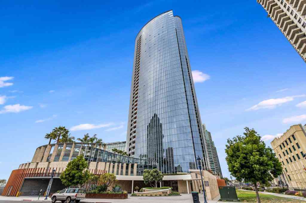 Condo For Sale - 888 W E Street #307<br/> San Diego, CA 92101