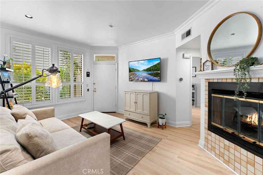 Condo For Sale - 1340 Glenwood Road #28<br/> Glendale, CA 91201