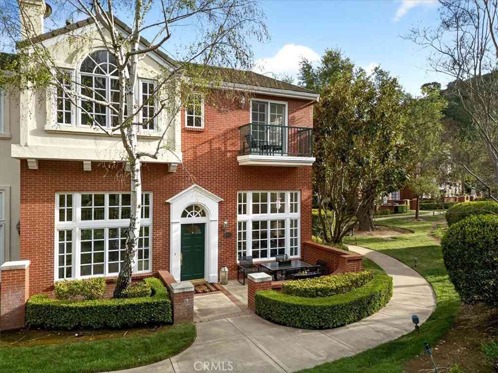 Townhouse For Sale - 2443 Swanfield Court<br/> Thousand Oaks, CA 91361