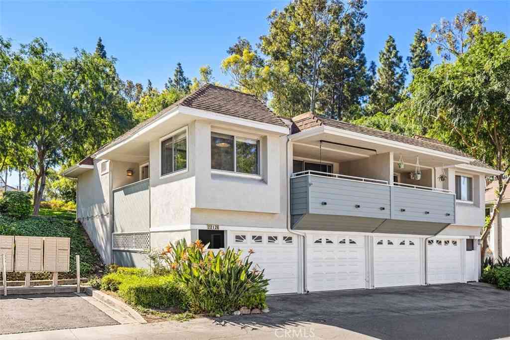 Condo For Sale - 22126 Caminito Vino<br/> Laguna Hills, CA 92653