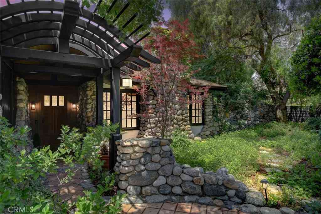 Homes For Sale - 2293 Bonnie Brae<br/> Claremont, CA 91711