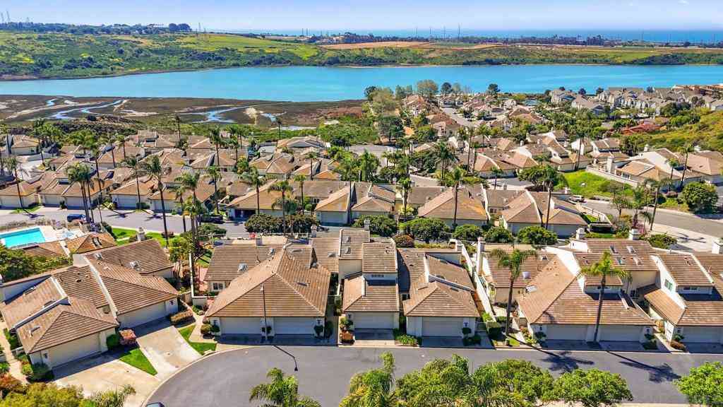 Homes For Sale - 4817 Windjammer Way<br/> Carlsbad, CA 92008