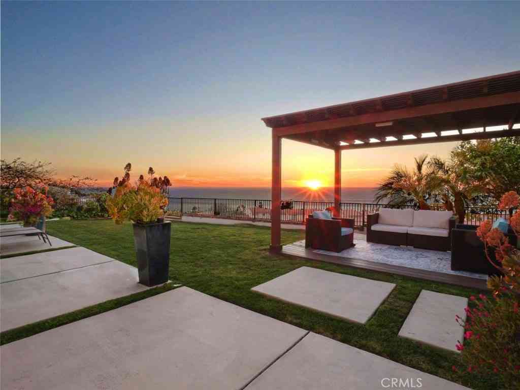 Homes For Sale - 28317 Seamount Dr<br/> Rancho Palos Verdes, CA 90275