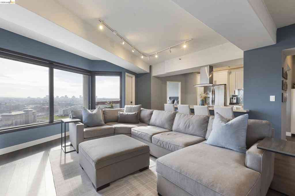 Condo For Sale - 6363 Christie Ave. #2327<br/> Emeryville, CA 94608