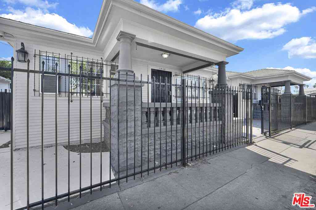 Homes For Sale - 1858 W Vernon Avenue<br/> Los Angeles, CA 90062