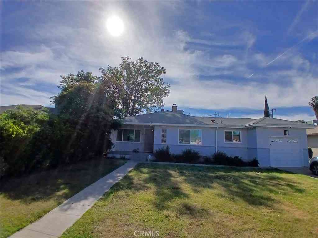 Homes For Sale - 2125 Sacramento Street<br/> Kern County, Bakersfield, CA 93305