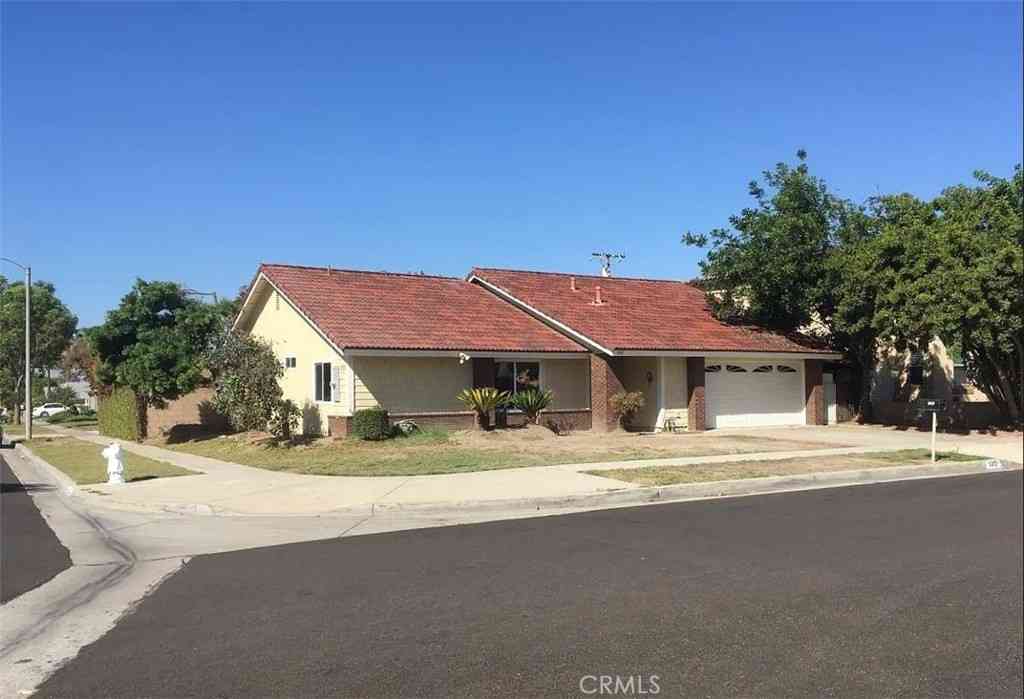 Homes For Rent - 5313 W Lehnhardt<br/> Santa Ana, CA 92704