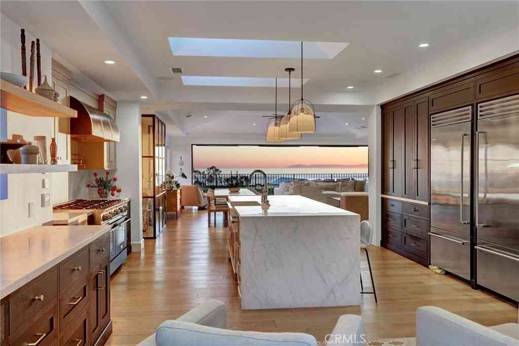 Homes For Rent - 4 S Vista De La Luna<br/> Laguna Beach, CA 92651