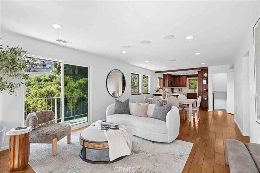 Homes For Sale - 991 Meadowlark Drive<br/> Laguna Beach, CA 92651
