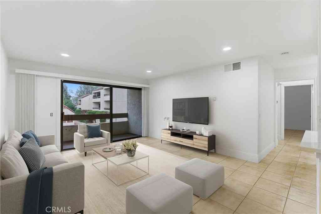 Condo For Sale - 600 W 3rd Street #A210<br/> Santa Ana, CA 92701