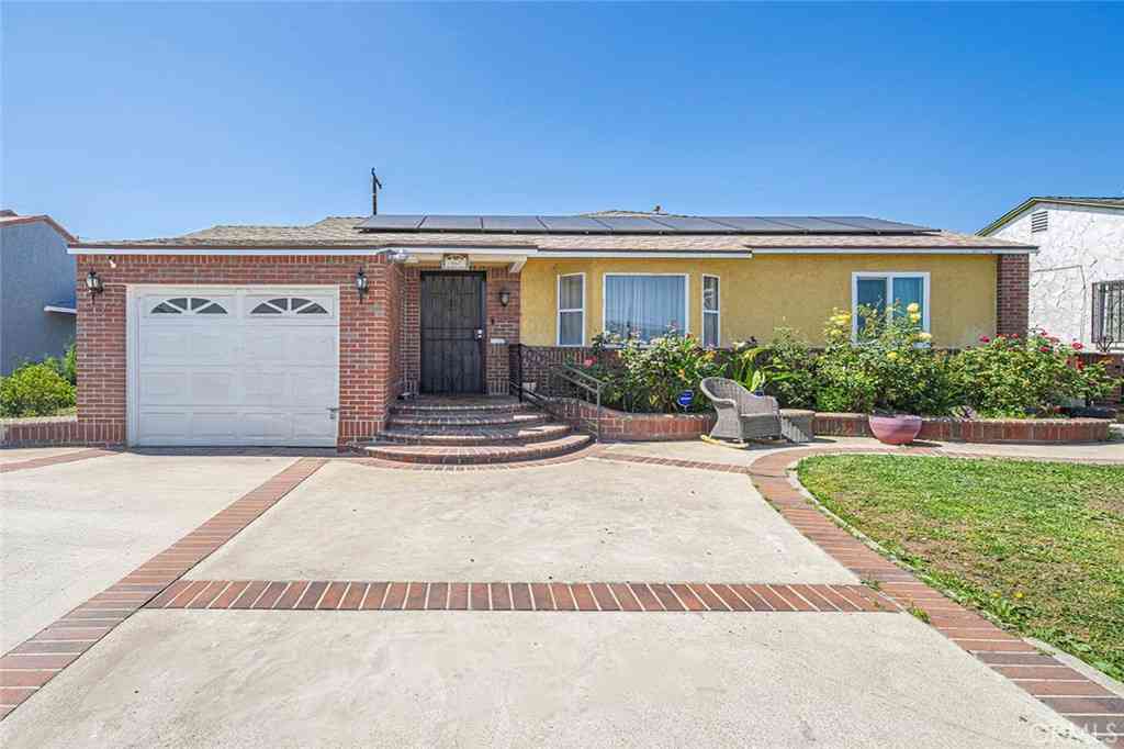 Homes For Sale - 14603 S Aprilia<br/> Compton, CA 90220