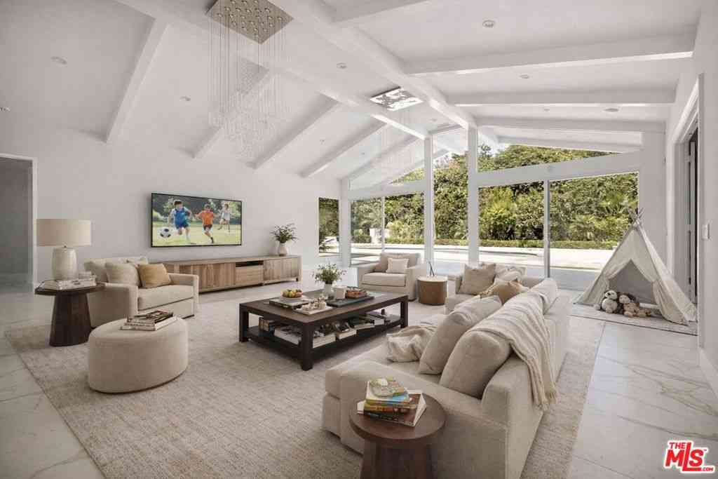 Homes For Rent - 801 N Alta Drive<br/> Beverly Hills, CA 90210