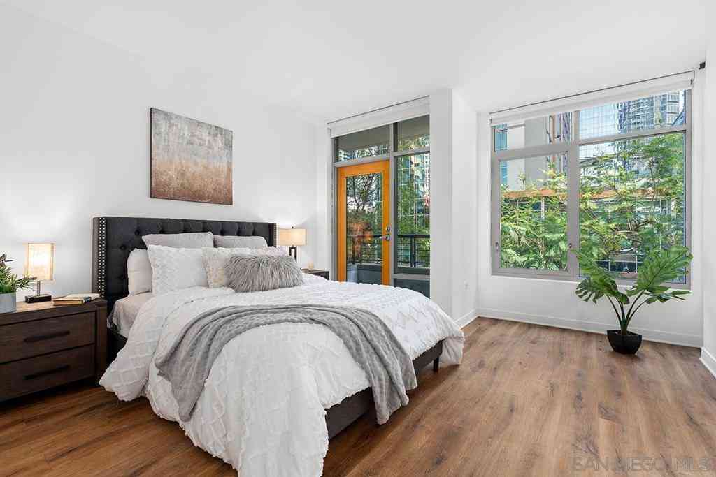 Condo For Sale - 425 W Beech Street #303<br/> San Diego, CA 92101