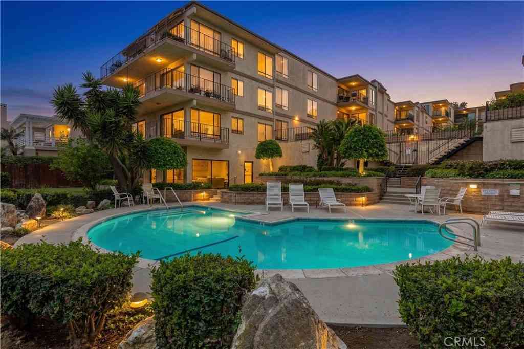 Condo For Sale - 2722 20th<br/> Signal Hill, CA 90755