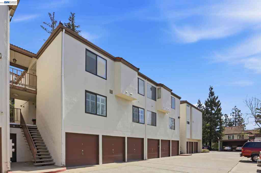 Condo For Sale - 21109 Gary Dr #220<br/> Hayward, CA 94546