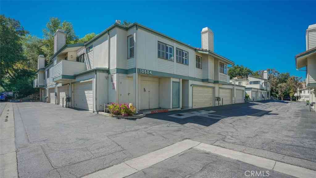 Townhouse For Sale - 10504 Sunland #7<br/> Sunland, CA 91040
