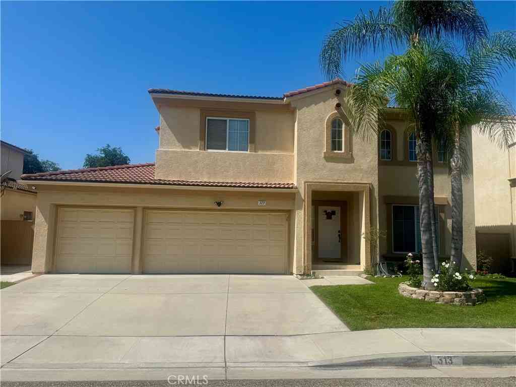 Homes For Sale - 313 Napa Court<br/> Fullerton, CA 92833