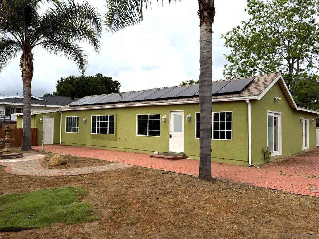 Homes For Sale - 469 Lado De Loma Dr.<br/> Vista, CA 92083