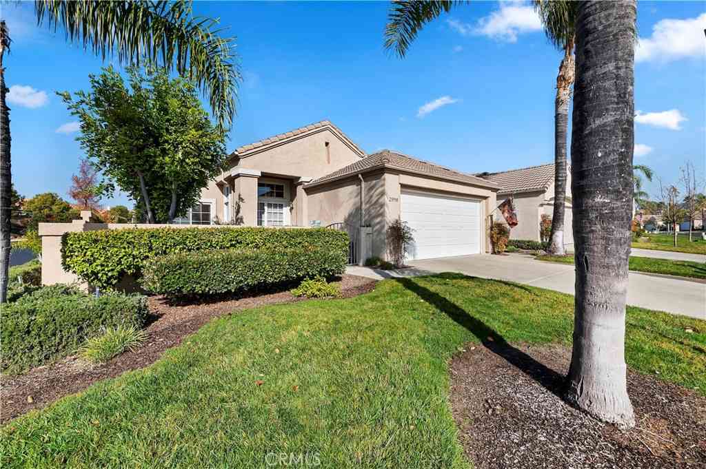 Homes For Sale - 23990 Via Pamilla<br/> Murrieta, CA 92562
