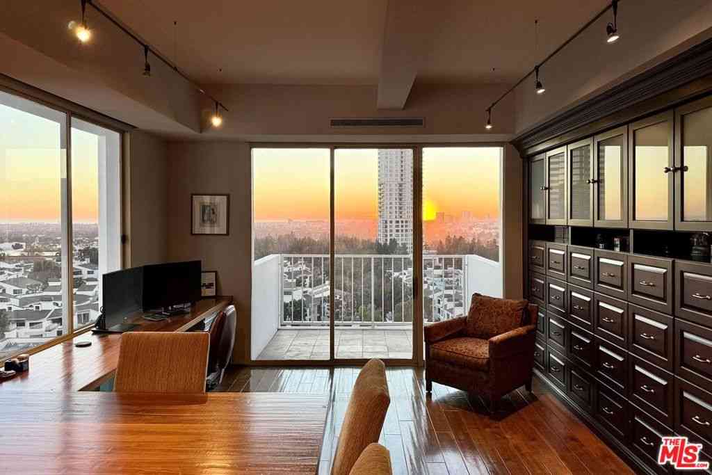 Condo For Sale - 2170 E Century Parkway #1805<br/> Los Angeles, CA 90067