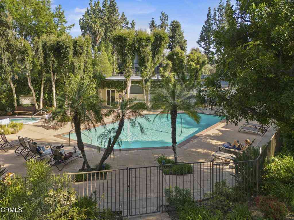 Condo For Sale - 22330 Victory Boulevard #401<br/> Los Angeles, CA 91367