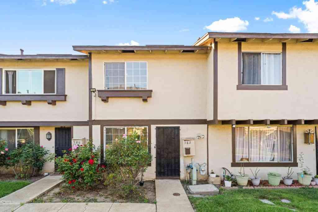 Townhouse For Sale - 582 Palmetto Drive<br/> San Jose, CA 95111