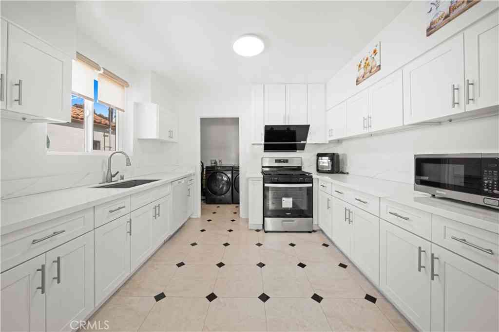 Homes For Sale - 590 N Daisy Ave<br/> Pasadena, CA 91107