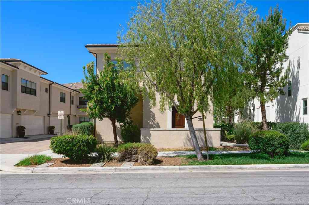 Condo For Sale - 199 Follyhatch<br/> Irvine, CA 92618
